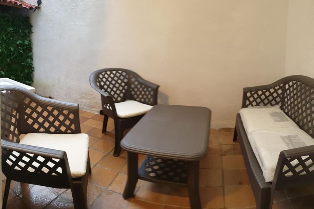 Casa Ramona Apartamento De Pueblo Con Patio En El Centro De Sant Joan Sant Joan de les Abadesses Luaran gambar
